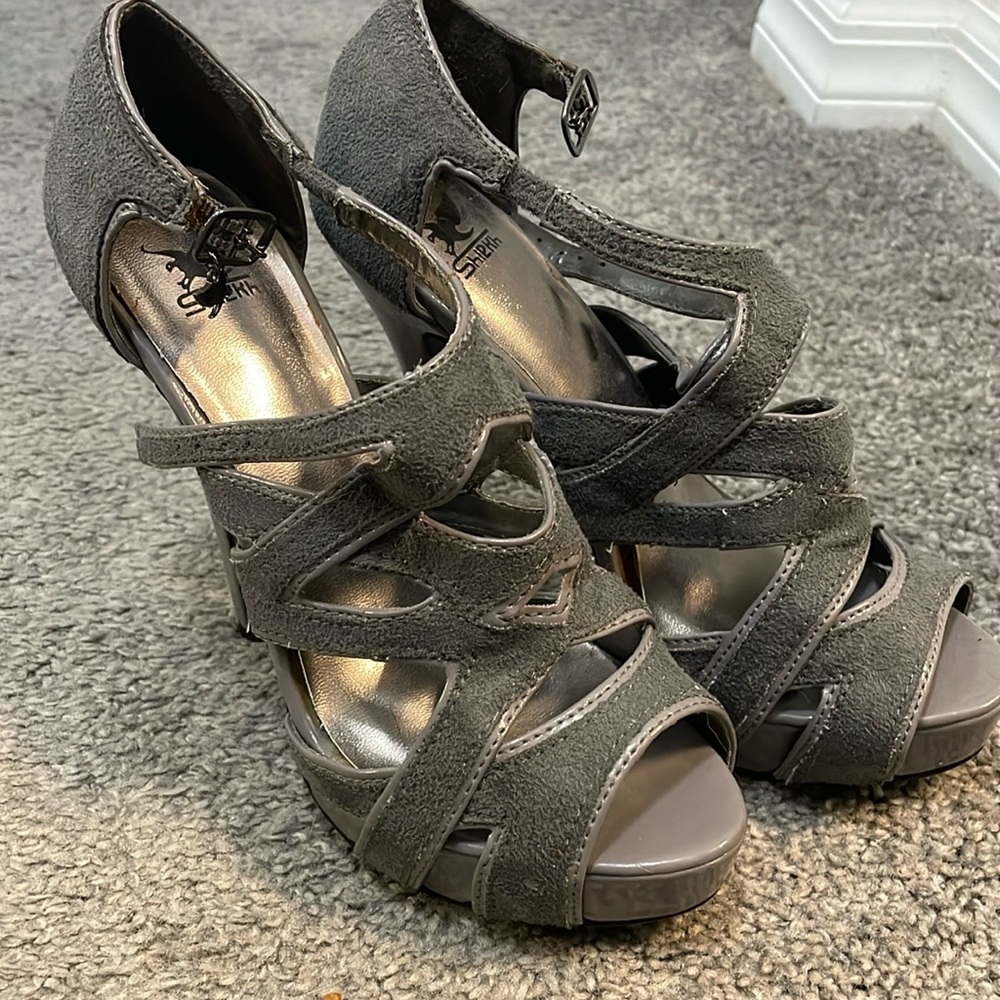 Shiekh size 7 1/2 grey heels